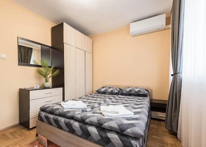 Downtown аpartment With Free Parking דירה