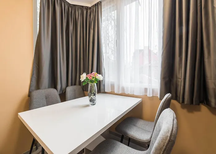 Downtown аpartment With Free Parking וארנה