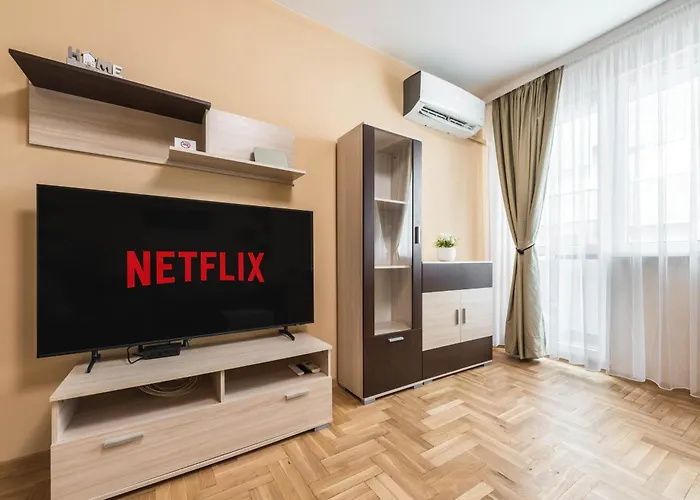 Downtown аpartment With Free Parking וארנה