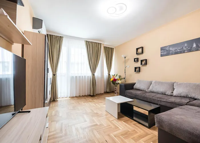 דירה Downtown аpartment With Free Parking וארנה